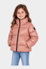 Bambina indossa giubbino Follower SRL Blauer rosa trapuntato con collo alto e chiusura zip in nylon lucido