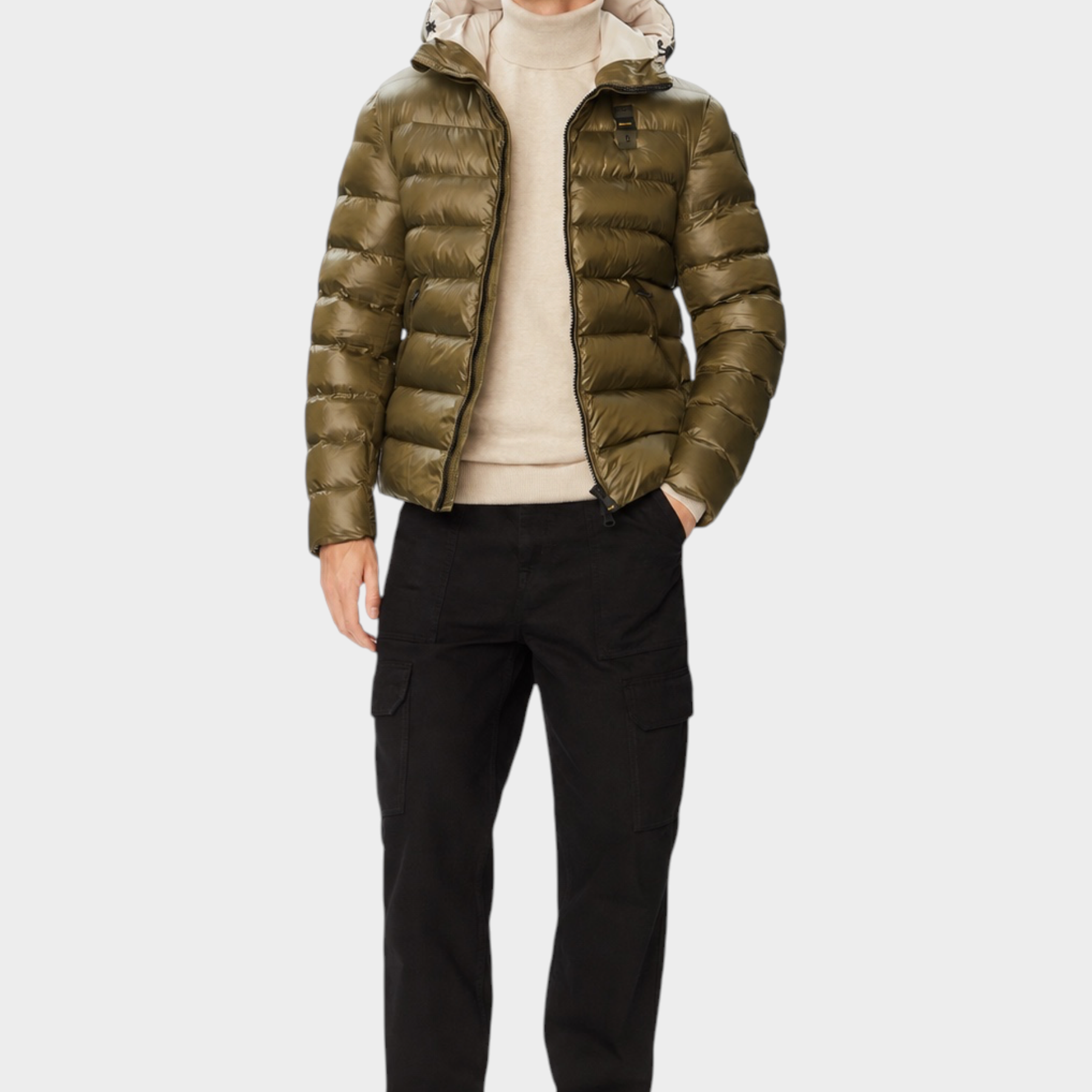 Giubbino trapuntato verde BLAUER Adams indossato da un modello con maglione beige e pantaloni neri Follower SRL