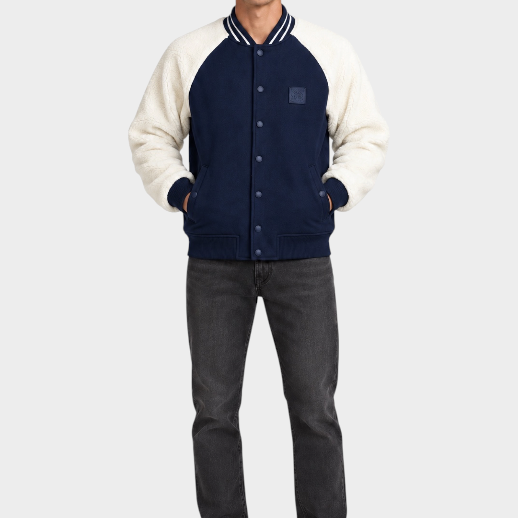 Modello indossa giubbino bomber Follower SRL blu con maniche in pile bianco a contrasto e chiusura a bottoni