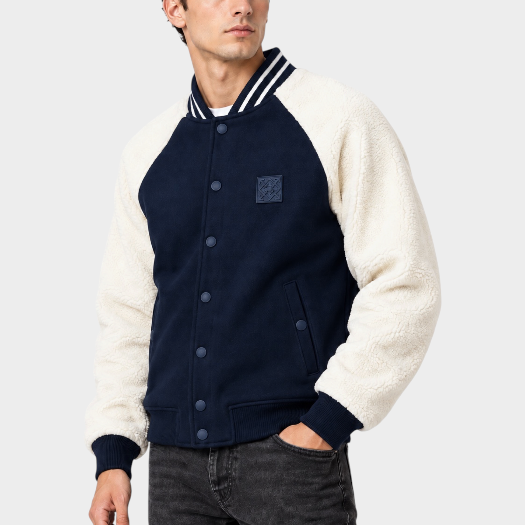 Modello indossa giubbino bomber Follower SRL blu con maniche in sherpa bianco e chiusura a bottoni