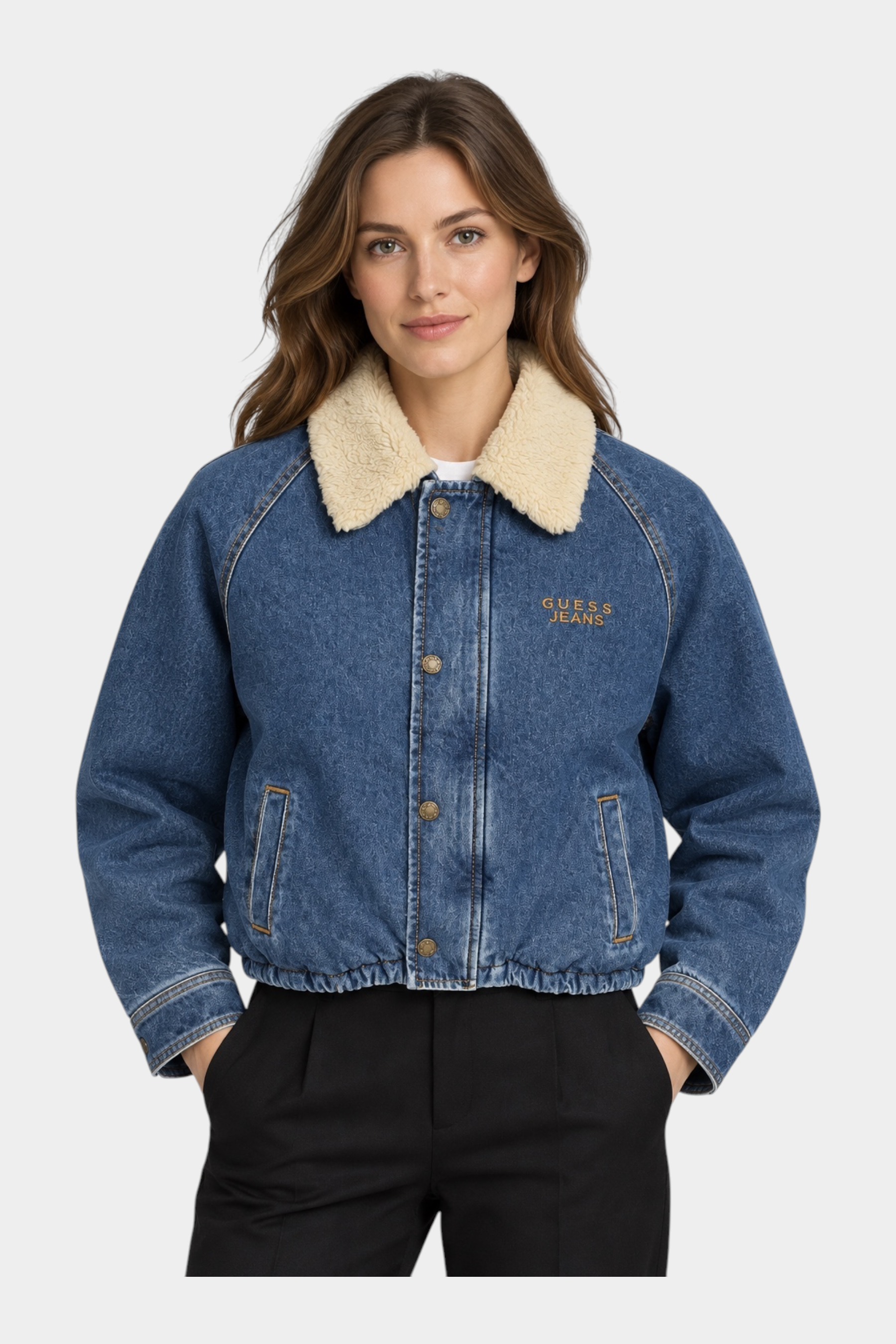 Giubbino bomber in denim blu GUESS con colletto in pelliccia sintetica color crema, venduto da Follower SRL