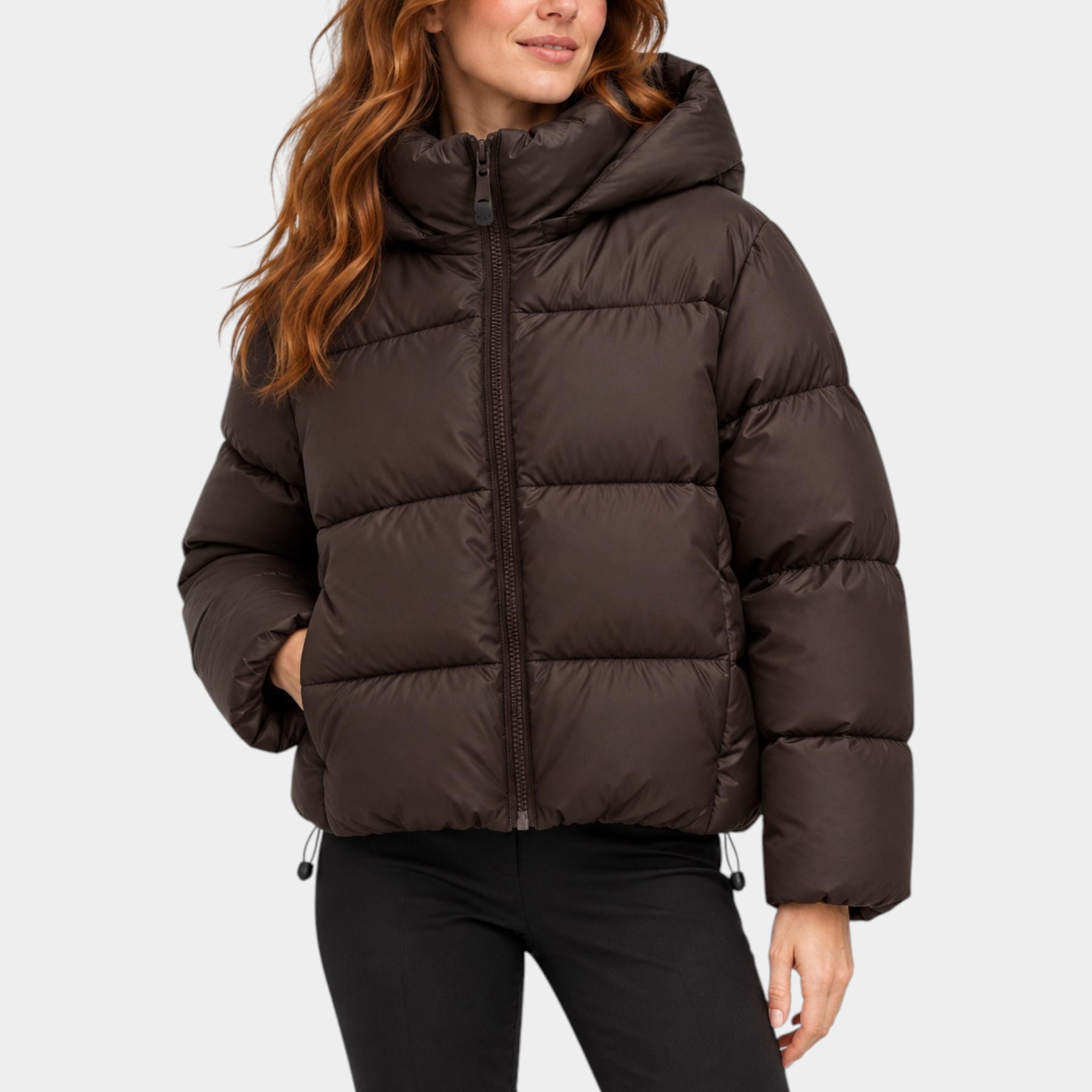 Giubbino bomber Follower SRL marrone imbottito con cappuccio e chiusura a zip indossato da una modella