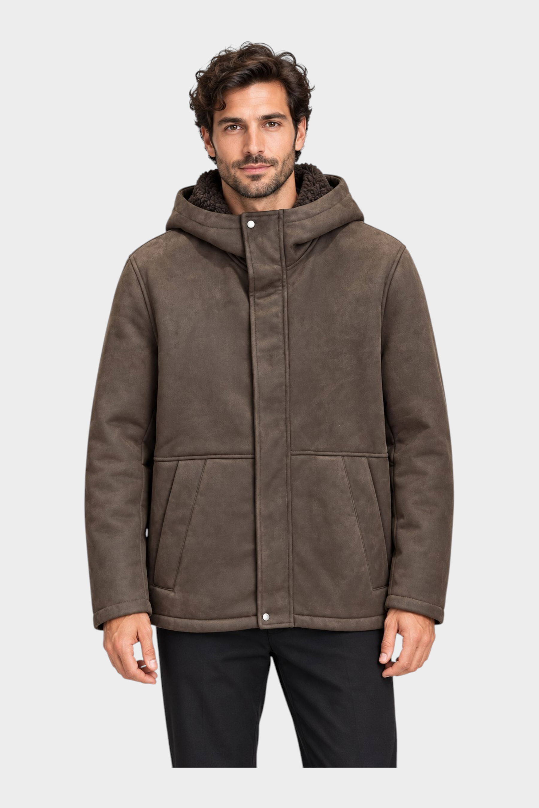 Modello indossa giubbino bomber in montone marrone con cappuccio e interno in pelliccia Follower SRL