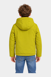 Giubbino unisex giallo SUNS BOARDS di Follower SRL con cappuccio, vista posteriore su bambino con jeans