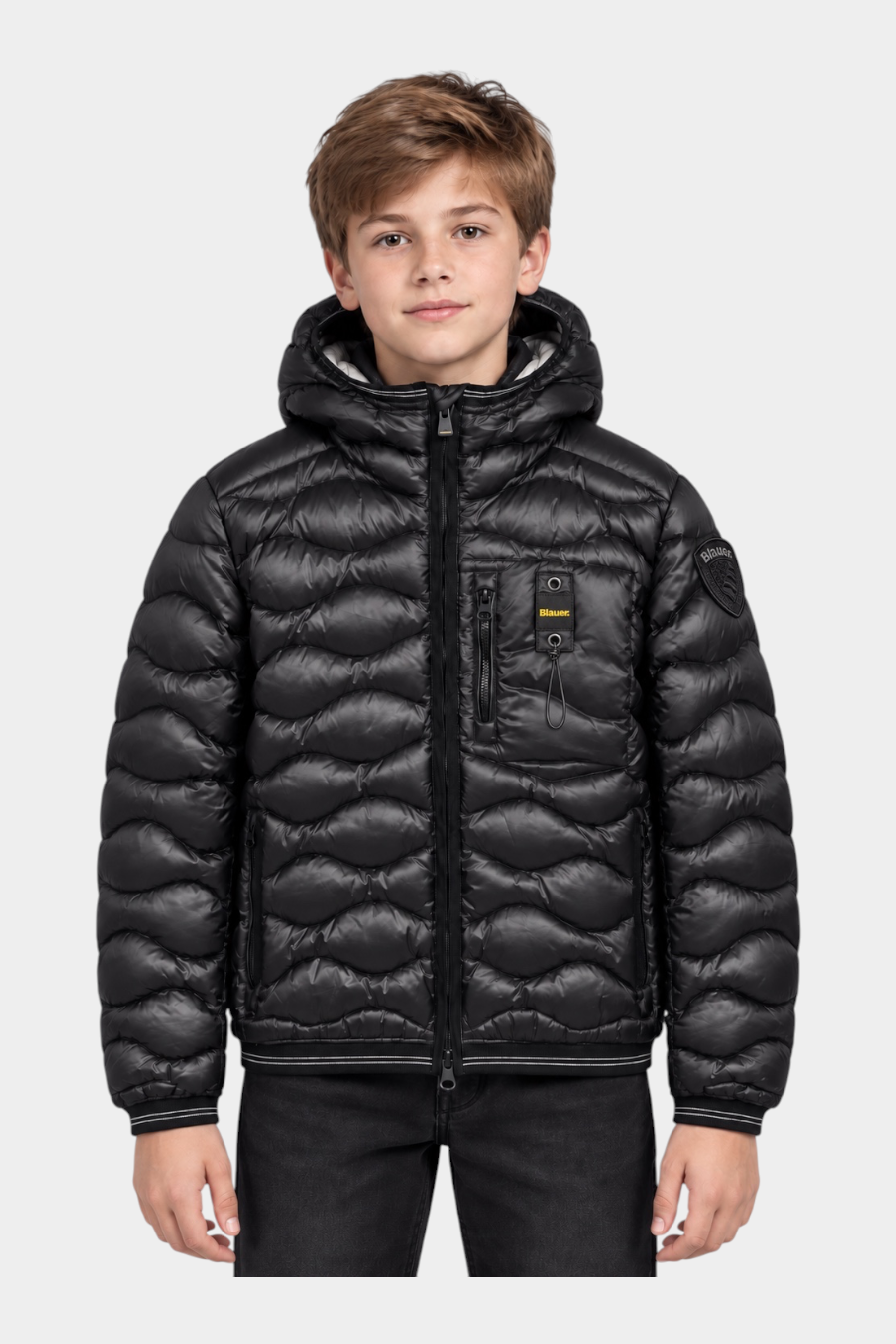 Giubbino nero Blauer Bryant per bambino con impuntura a onde, cappuccio fisso e logo Follower SRL sulla manica