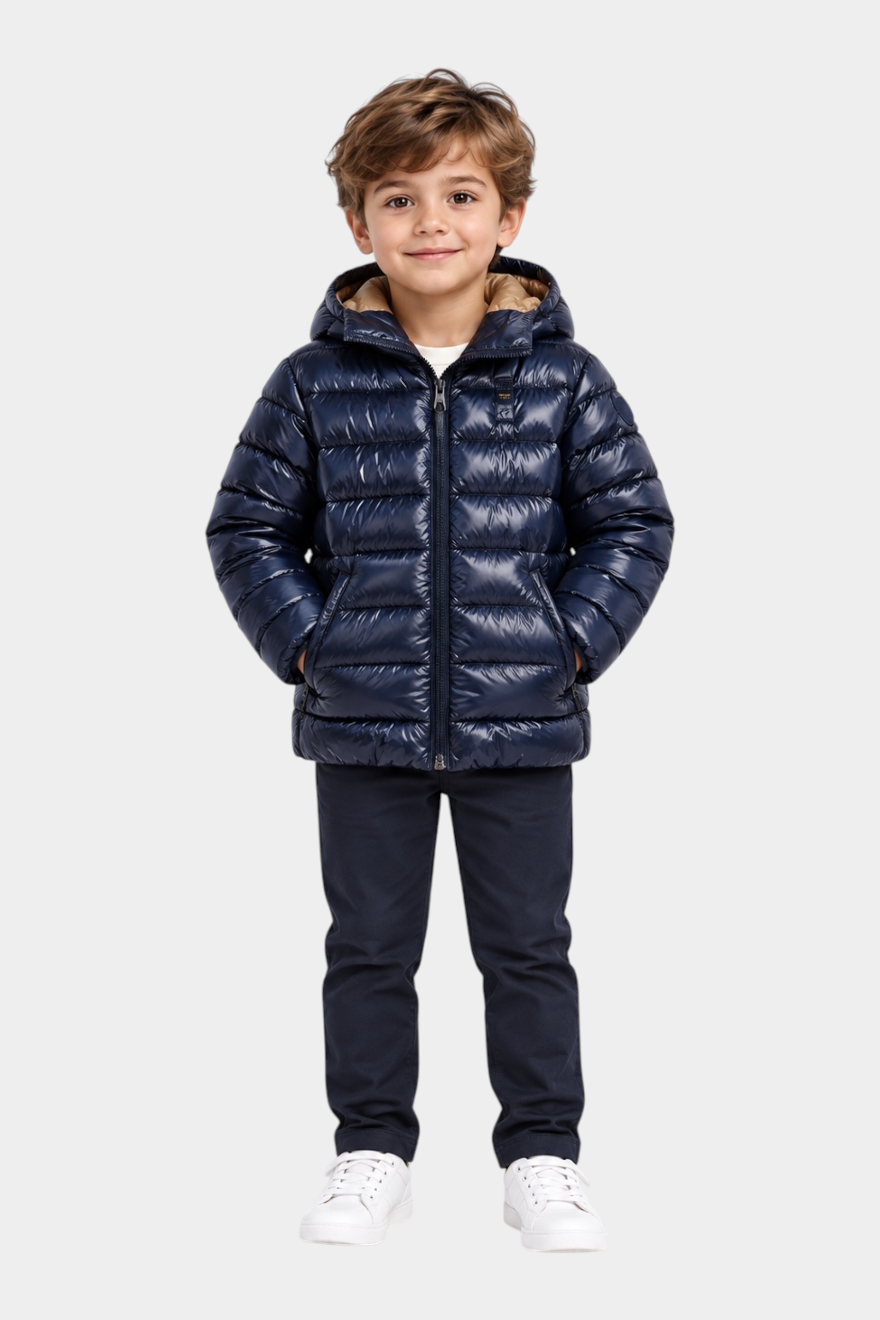 Bambino indossa giubbino Follower SRL in nylon blu idrorepellente con cappuccio e imbottitura Sorona Aura