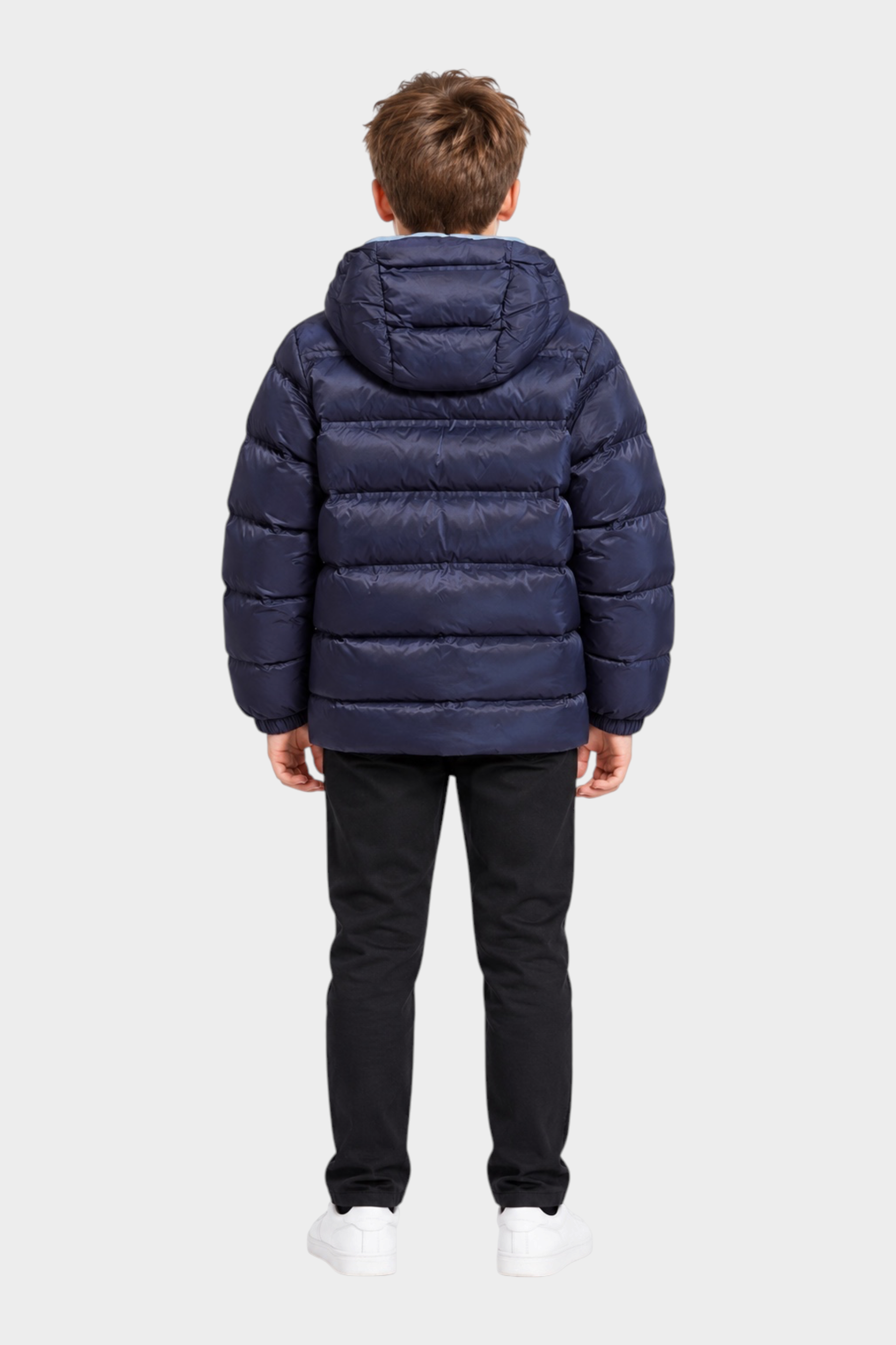 Ragazzo di spalle indossa giubbino reversibile Follower SRL blu imbottito con cappuccio su sfondo bianco