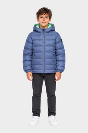 Ragazzo indossa giubbino reversibile Follower SRL blu trapuntato con cappuccio e interno verde chiaro