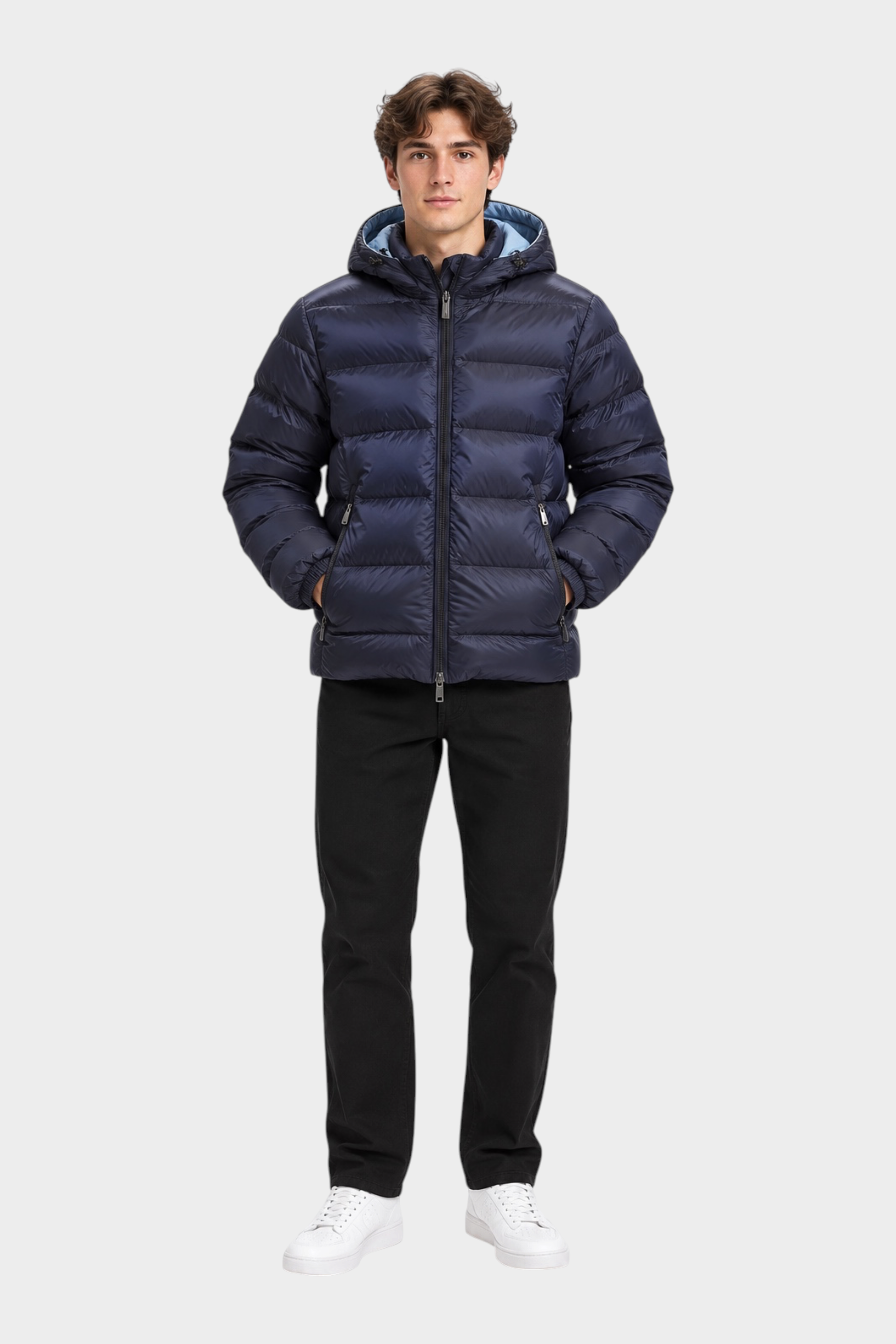 Modello indossa giubbino reversibile Follower SRL blu scuro imbottito con cappuccio e cerniera frontale
