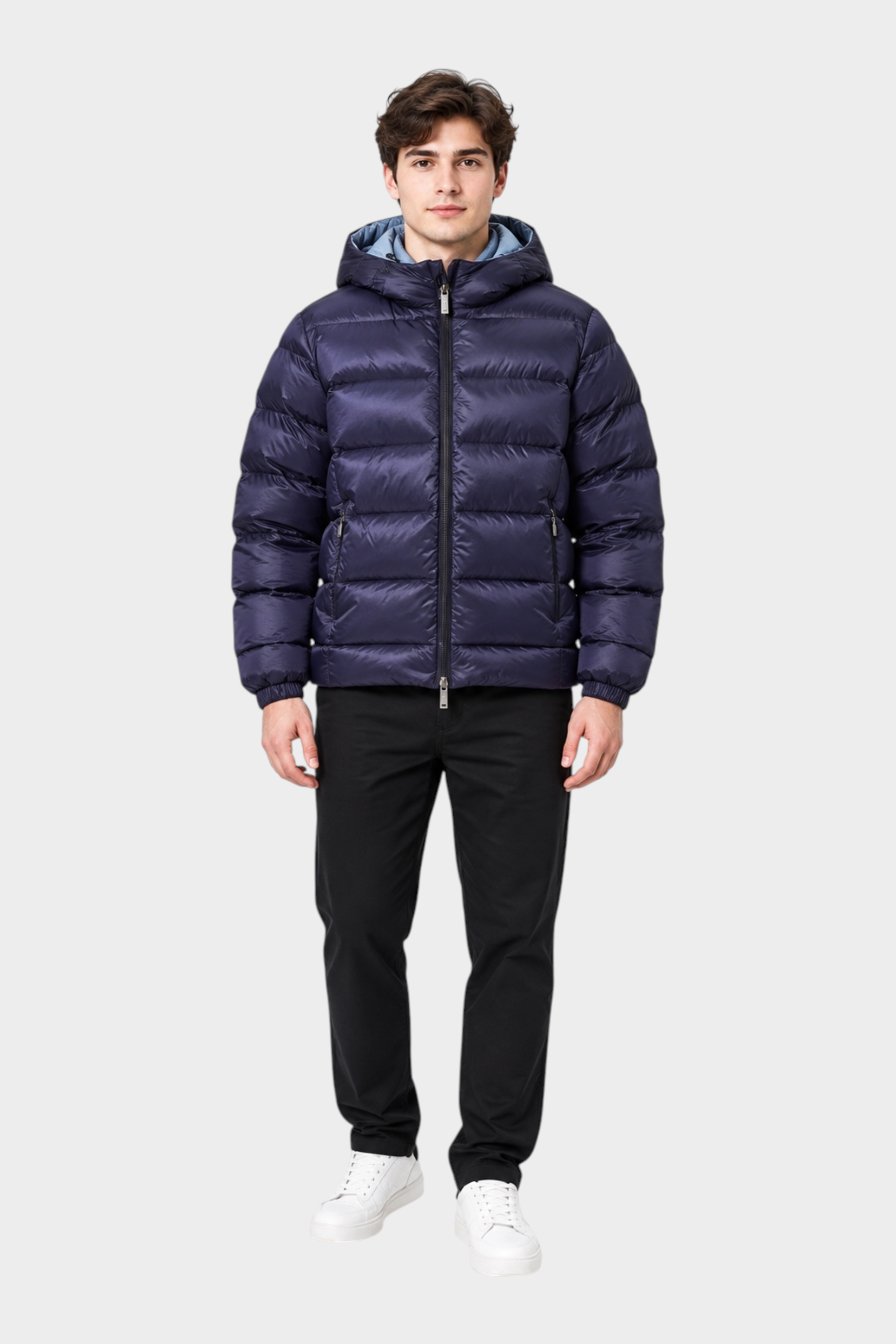 Modello indossa giubbino reversibile Follower SRL blu scuro imbottito con cappuccio e zip frontale