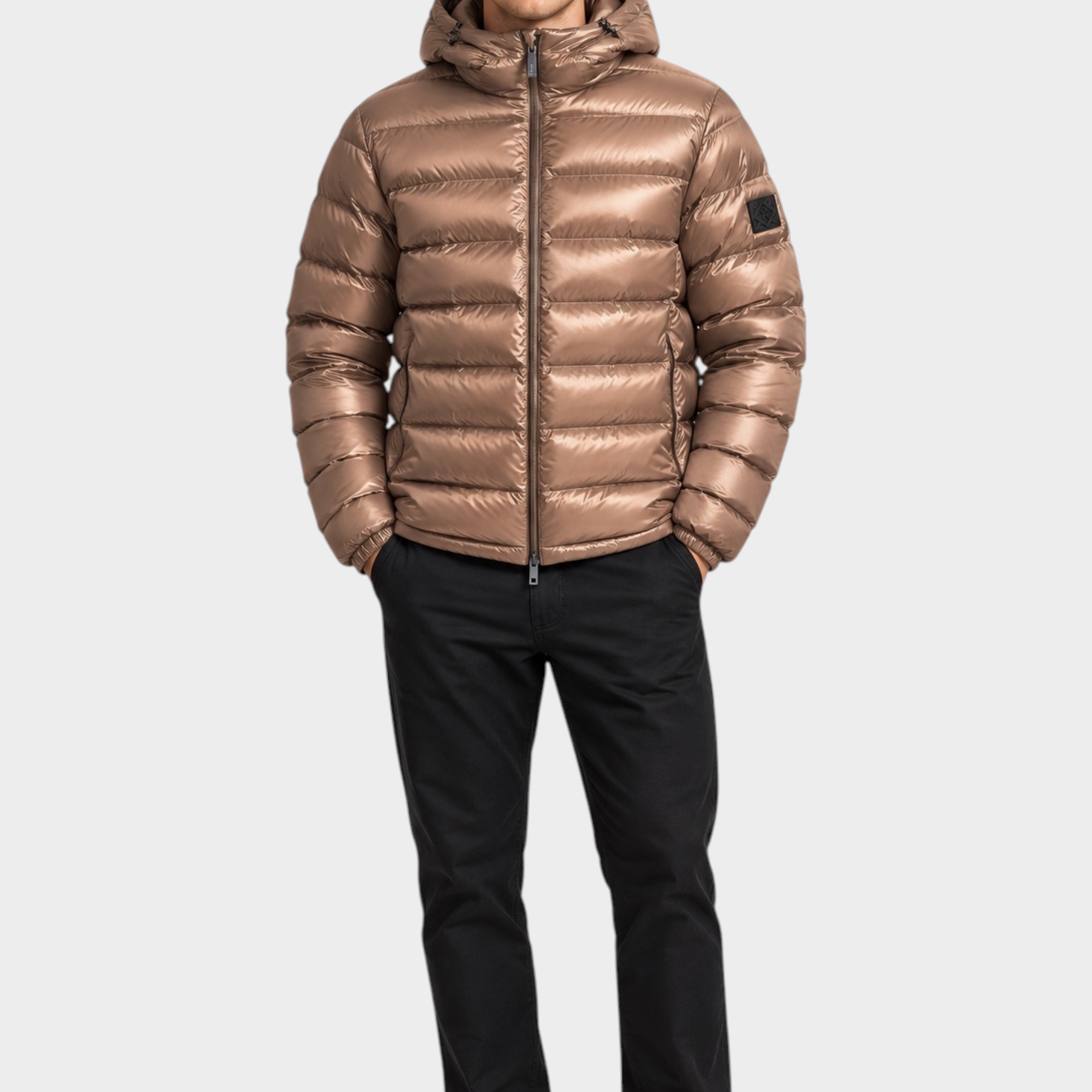 Modello indossa giubbino reversibile Follower SRL color bronzo trapuntato con cappuccio e logo sulla manica