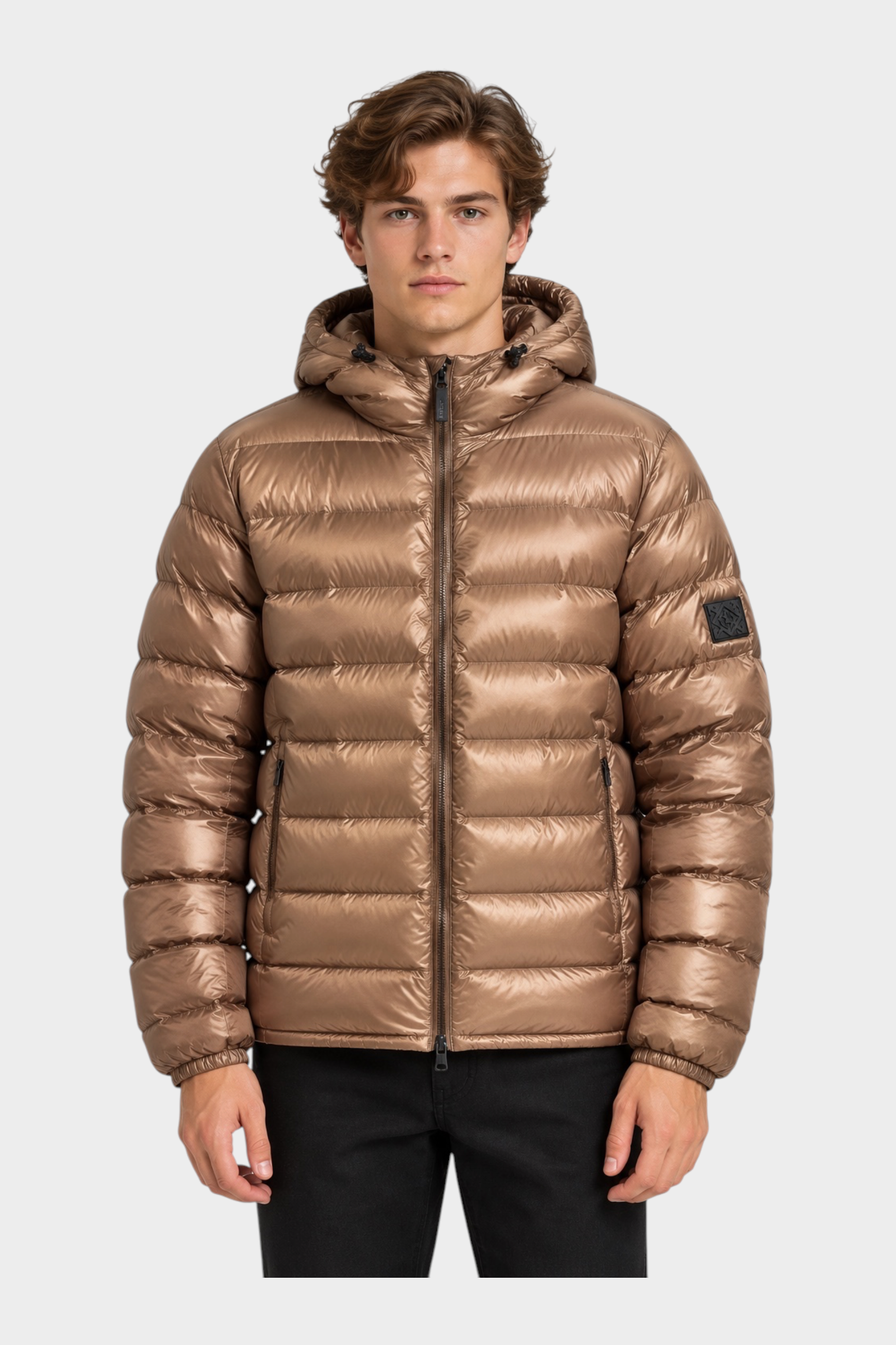 Giubbino reversibile Follower SRL color bronzo con cappuccio, design trapuntato e logo sulla manica indossato da uomo