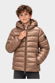Ragazzo indossa giubbino reversibile Follower SRL color bronzo metallizzato con cappuccio e chiusura a zip
