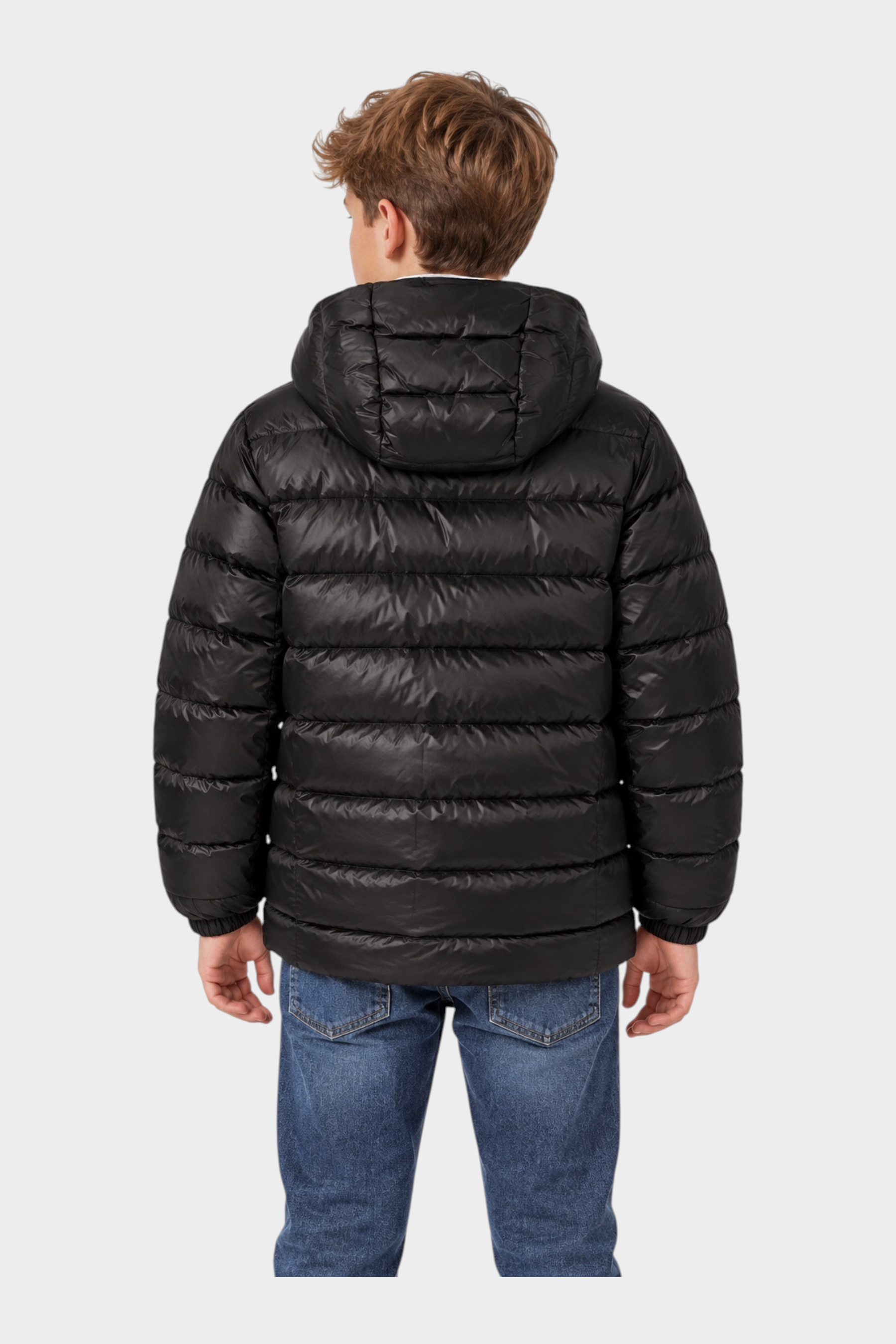 Ragazzo di spalle indossa un giubbino reversibile nero con cappuccio Follower SRL, vista posteriore