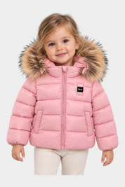 Bambina che indossa un giubbino rosa trapuntato Blauer con cappuccio bordato in pelliccia sintetica Follower SRL