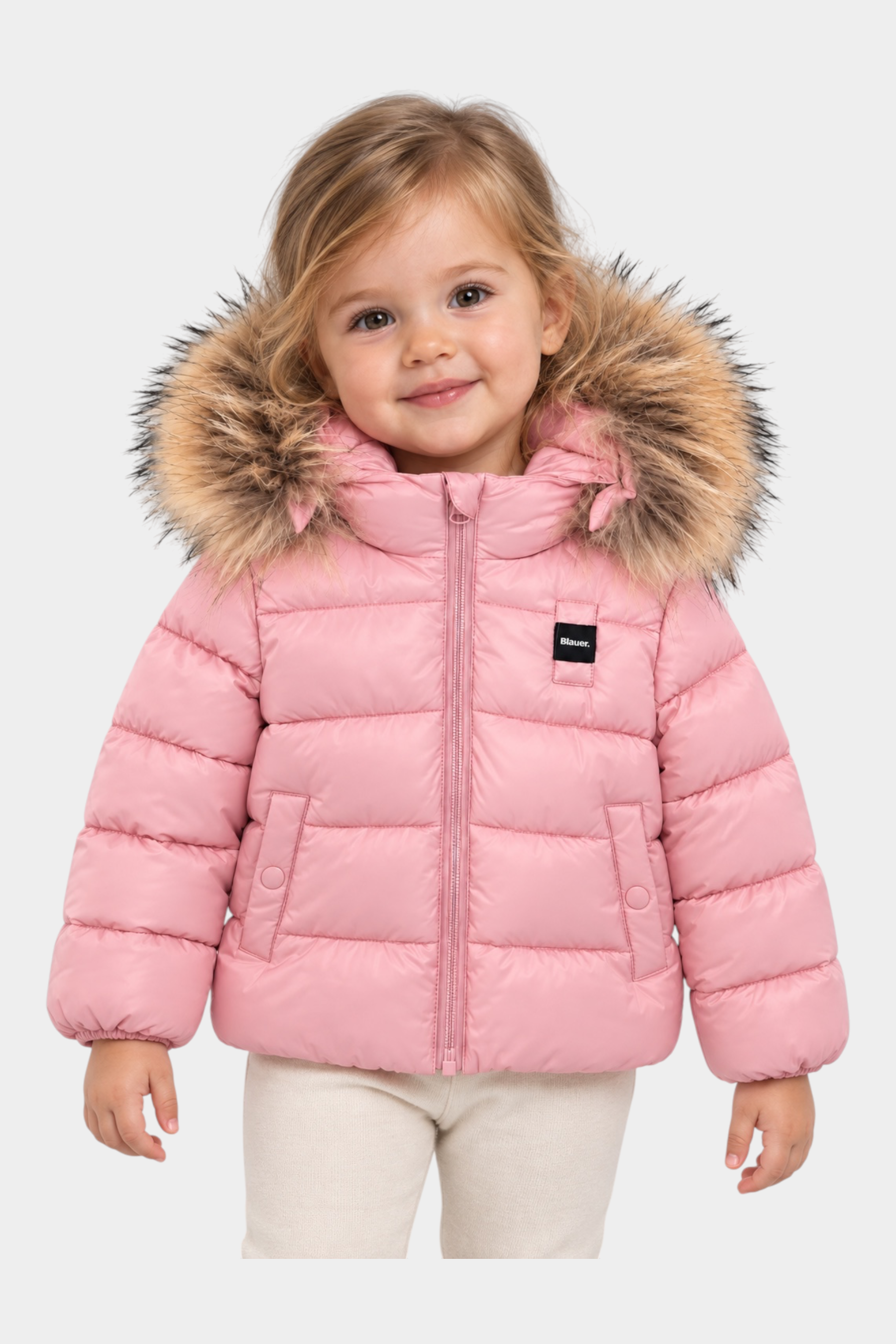 Bambina che indossa un giubbino rosa trapuntato Blauer con cappuccio bordato in pelliccia sintetica Follower SRL