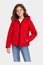 Ragazza indossa giubbino unisex rosso Austin di Follower SRL con cappuccio e zip frontale nera