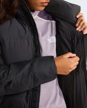 Dettaglio interno del giubbino nero Saikuru Donna di Follower SRL con cerniera e tasca, indossato sopra maglia viola