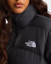 Dettaglio del giubbino nero Saikuru da donna di Follower SRL con logo The North Face ricamato sul petto
