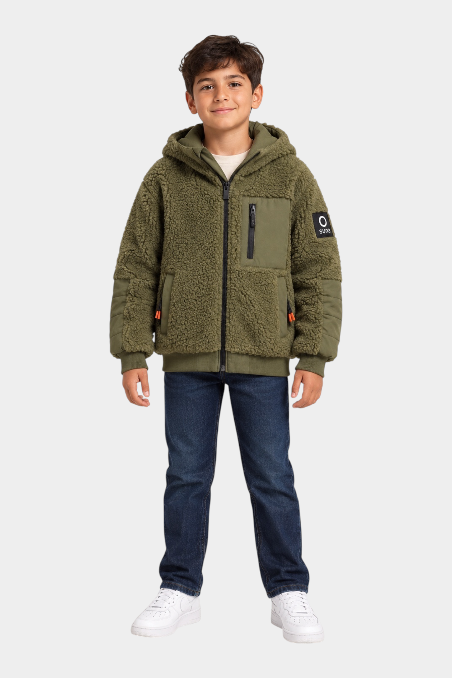 Bambino indossa giubbino Teddy verde con cappuccio e dettagli tecnici Follower SRL, stile casual invernale