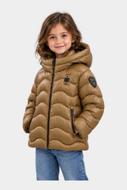 Bambina indossa giubbino trapuntato Follower SRL Blauer color verde oliva con cappuccio e patch logo glitterato