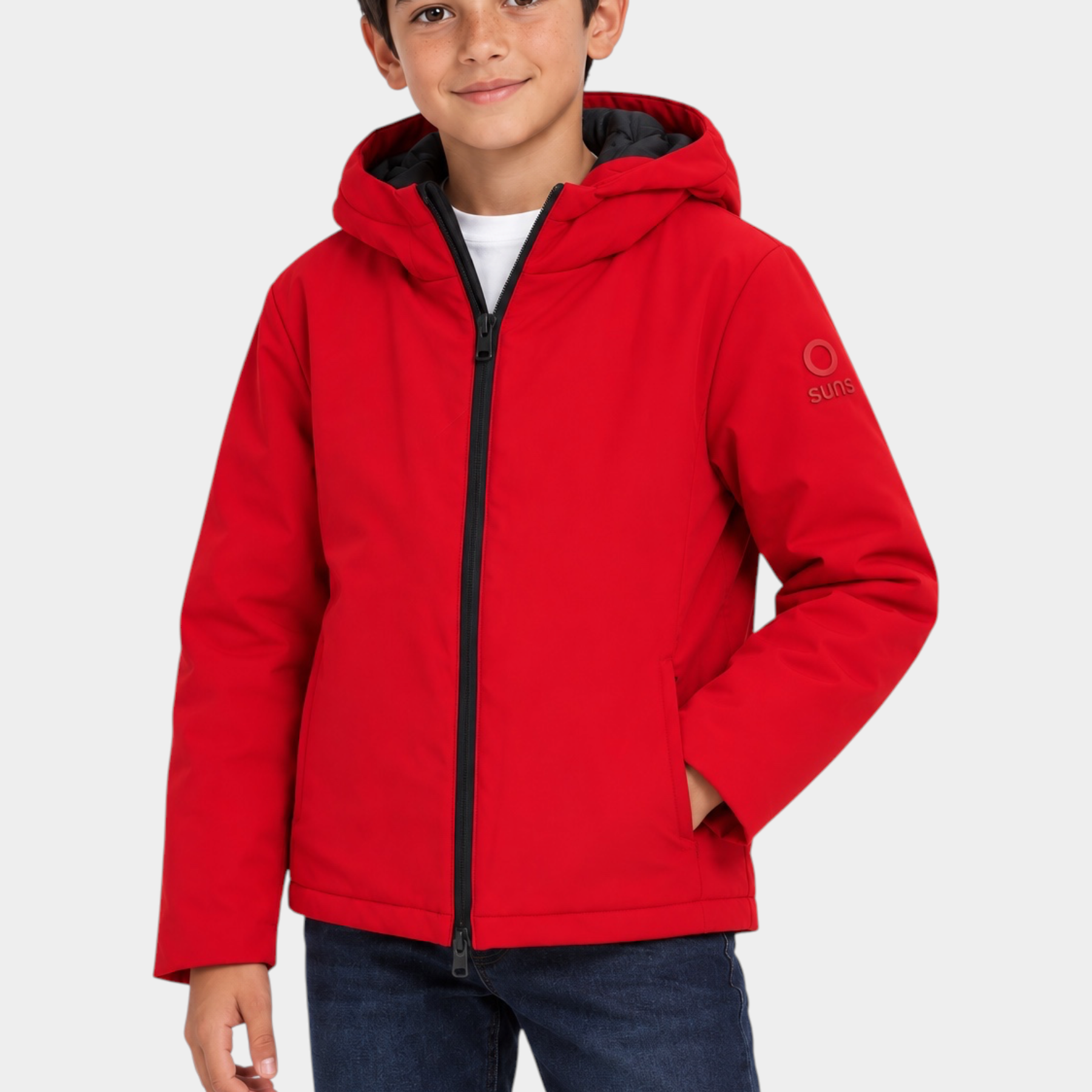 Giubbino unisex rosso SUNS BOARDS con cappuccio e zip nera, indossato da un ragazzo, collezione Follower SRL