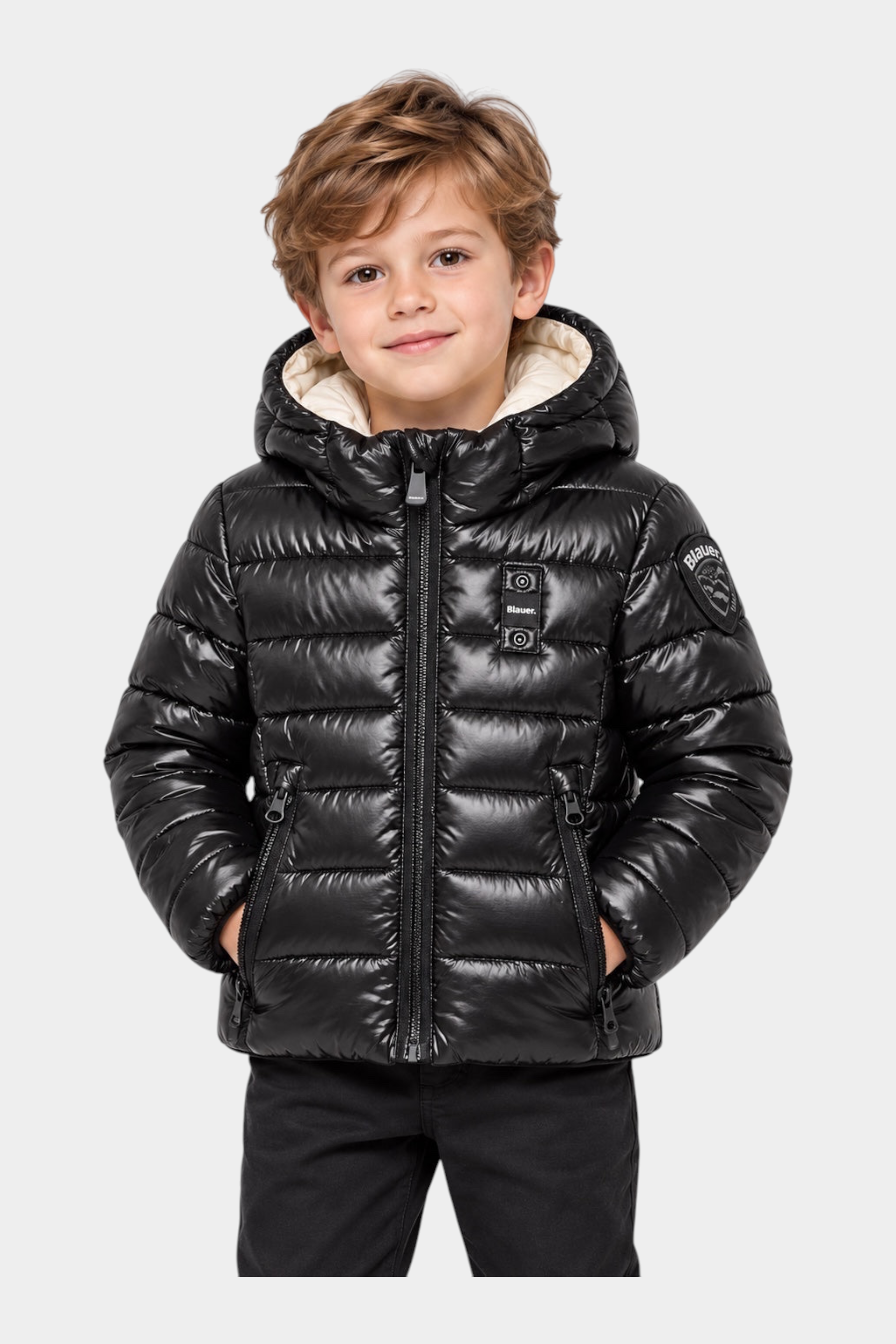 Bambino che indossa un giubbotto nero Follower SRL Blauer in tessuto micro rip con cappuccio e logo glitterato