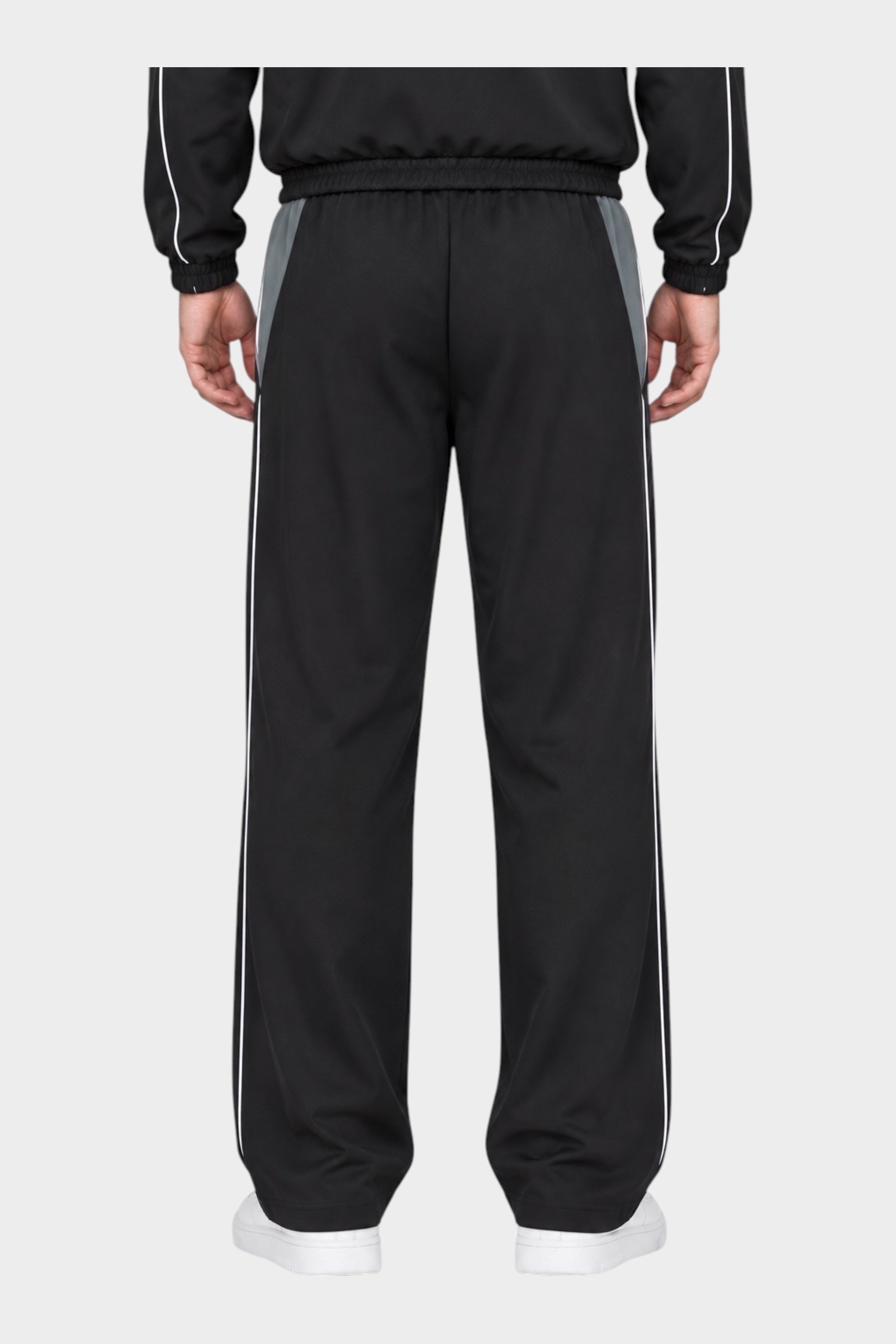 Vista posteriore dei pantaloni jogger Follower SRL GUESS in nylon nero con profili bianchi e inserti grigi