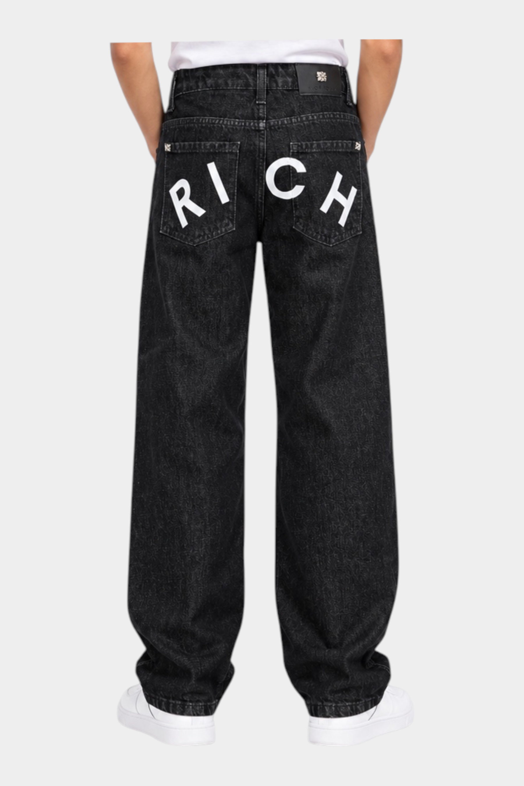 Jeans dritti neri Follower SRL per bambino con scritta RICH bianca sul retro e vestibilità ampia