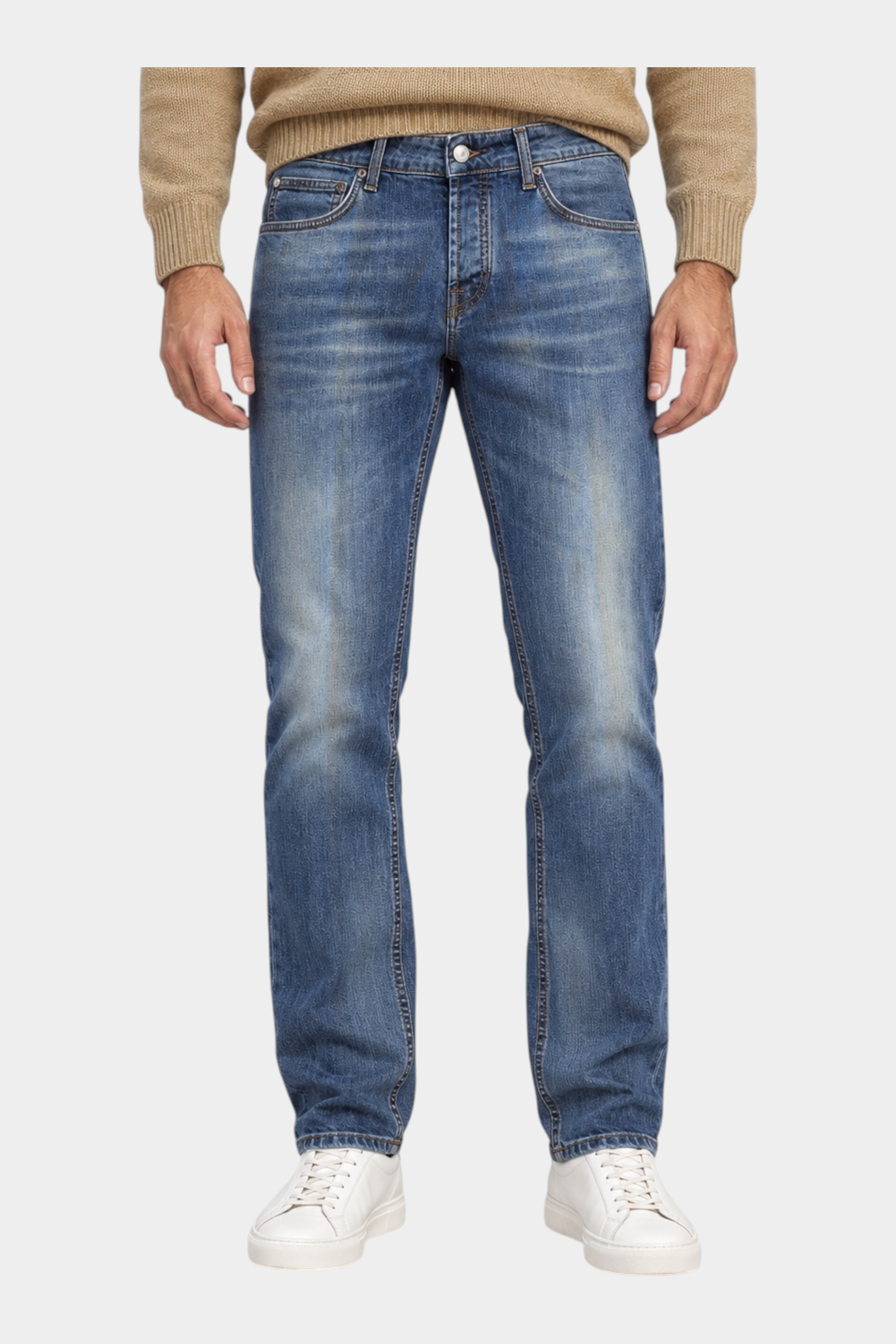 Jeans regular fit Follower SRL in cotone blu con lavaggio effetto vissuto indossati da un modello