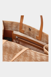 Interno della borsa tote grande Follower SRL LACOSTE in tessuto jacquard beige con dettagli in pelle e zip