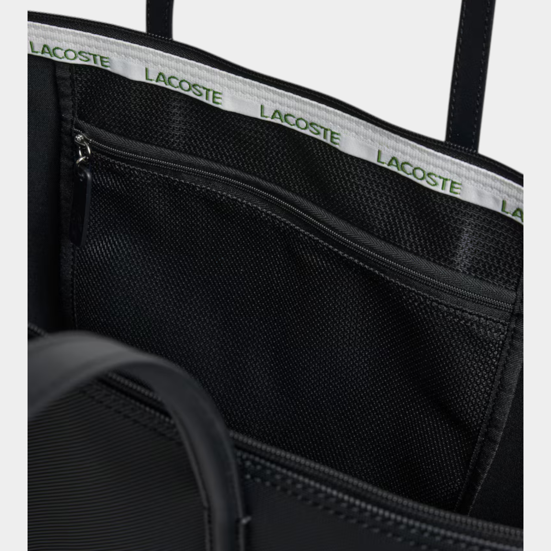 Interno della borsa shopping Follower SRL LACOSTE L.12.12 Concept nera con tasca interna in rete e logo a nastro