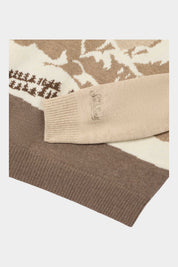 Dettaglio della manica e del bordo a costine della maglia Follower SRL beige con ricamo del logo Saint Barth