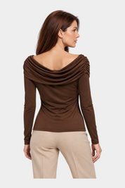 Maglia Follower SRL marrone a maniche lunghe con scollo a barca drappeggiato e spalle scoperte vista posteriore