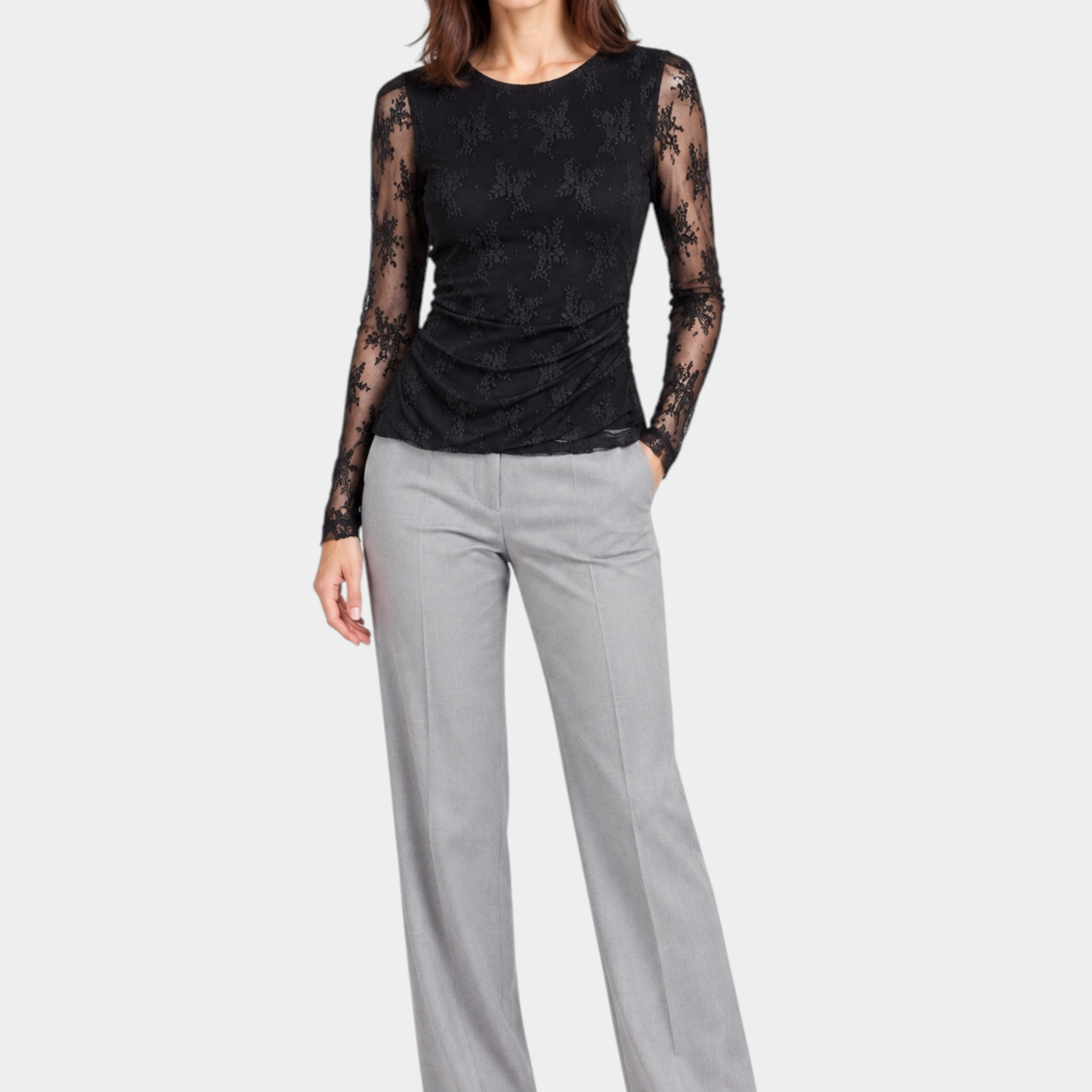 Modella indossa maglia Follower SRL nera in pizzo ricamato a maniche lunghe con pantaloni grigi eleganti
