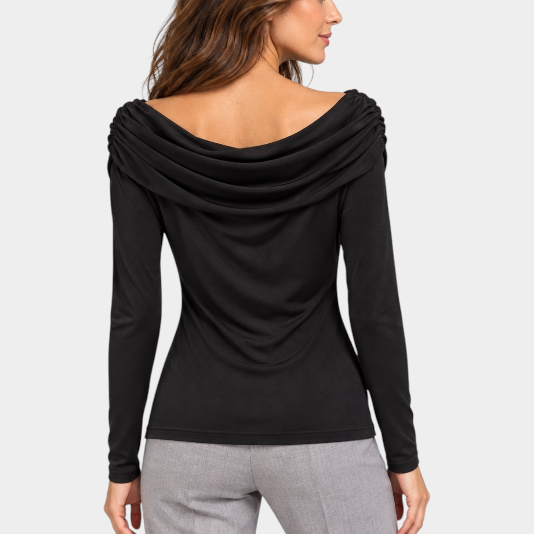 Maglia nera Follower SRL con scollo a barca drappeggiato e maniche lunghe indossata da una modella vista di spalle