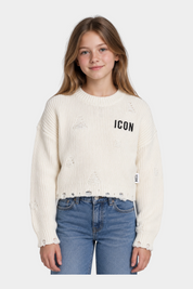 Bambina che indossa un maglione Follower SRL avorio a coste con dettagli strappati e scritta ICON nera sul petto
