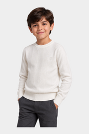 Bambino indossa un maglione girocollo bianco a semi coste con logo Follower SRL ricamato sul petto