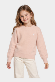 Bambina che indossa un maglione in ciniglia rosa Follower SRL con girocollo e logo ricamato sul petto
