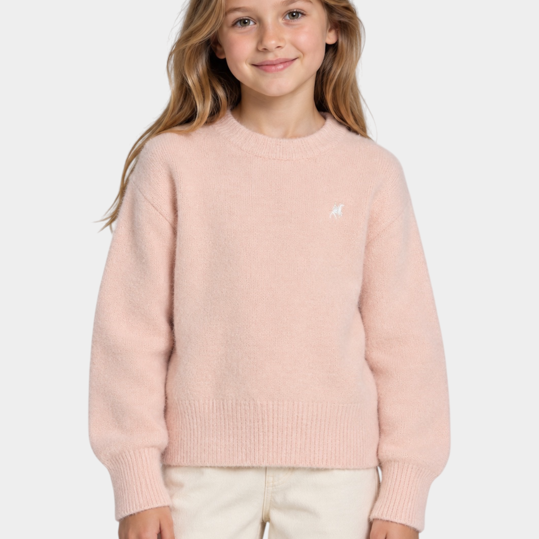 Bambina che indossa un maglione in ciniglia rosa Follower SRL con girocollo e logo ricamato
