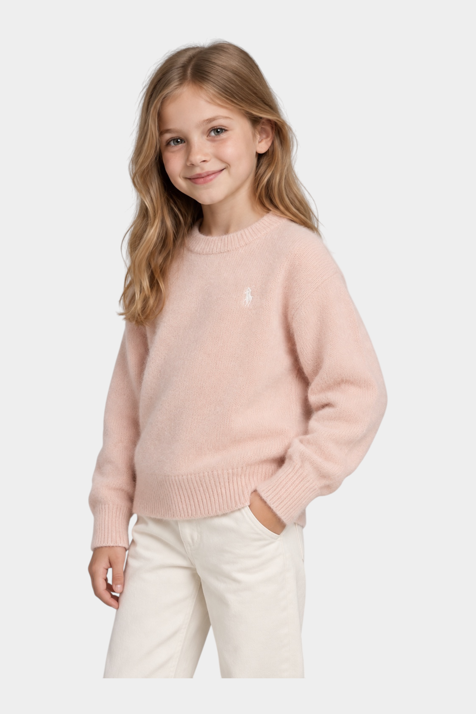 Bambina indossa un maglione in ciniglia rosa Follower SRL con logo ricamato, abbinato a pantaloni chiari