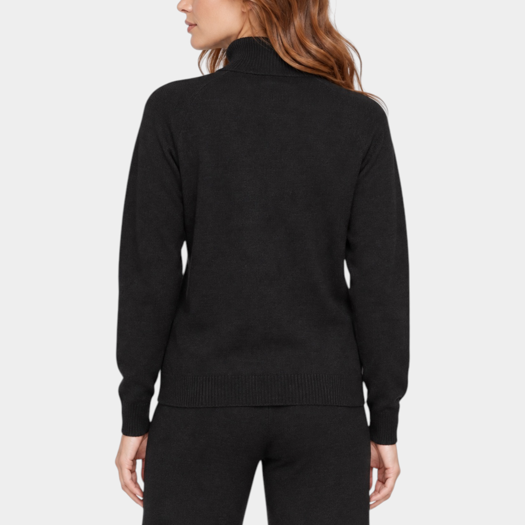 Vista posteriore di un maglione dolcevita nero Follower SRL a maniche lunghe con collo alto e finiture a coste