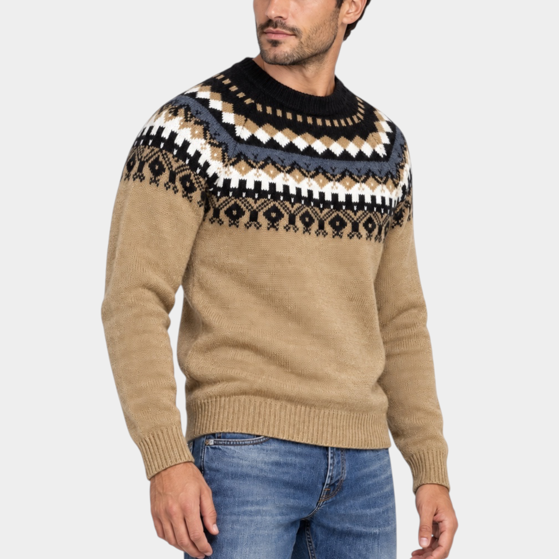 Maglione girocollo Follower SRL beige con motivo jacquard geometrico in lana e alpaca indossato da un modello