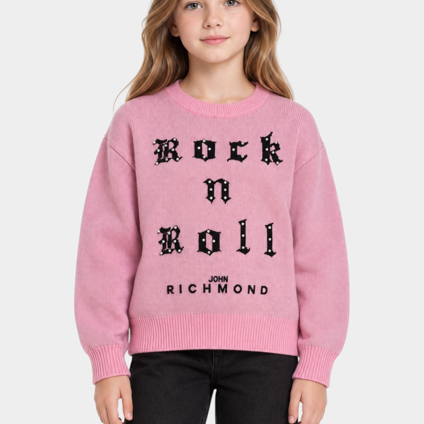 Bambina indossa un maglione girocollo rosa Follower SRL con scritta Rock n Roll impreziosita da strass neri