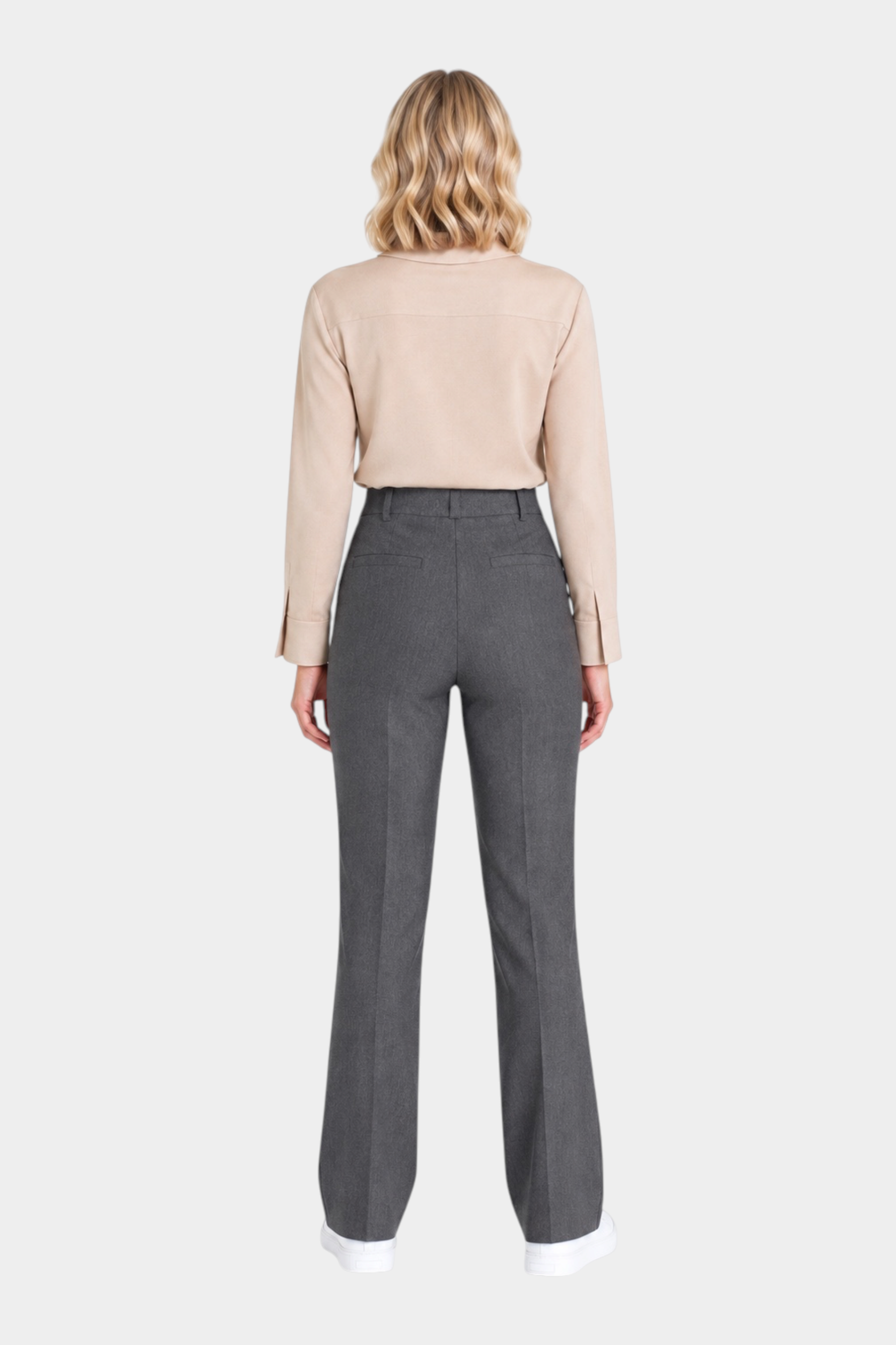 Pantalone ampio grigio in tessuto Compact Ragno, vista posteriore su modella con camicia beige