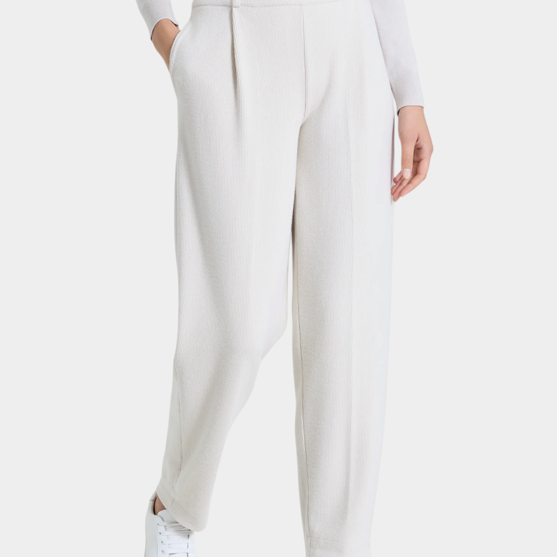 Pantalone a carota Follower SRL color avorio con pinces e tasche laterali in tessuto vellutato