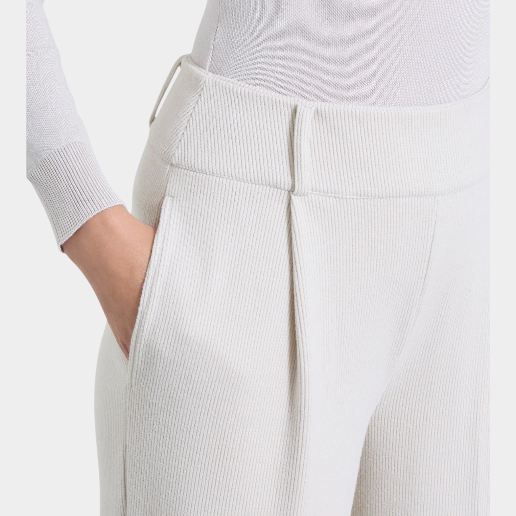 Pantalone a carota Follower SRL in velluto avorio con pinces e tasche laterali