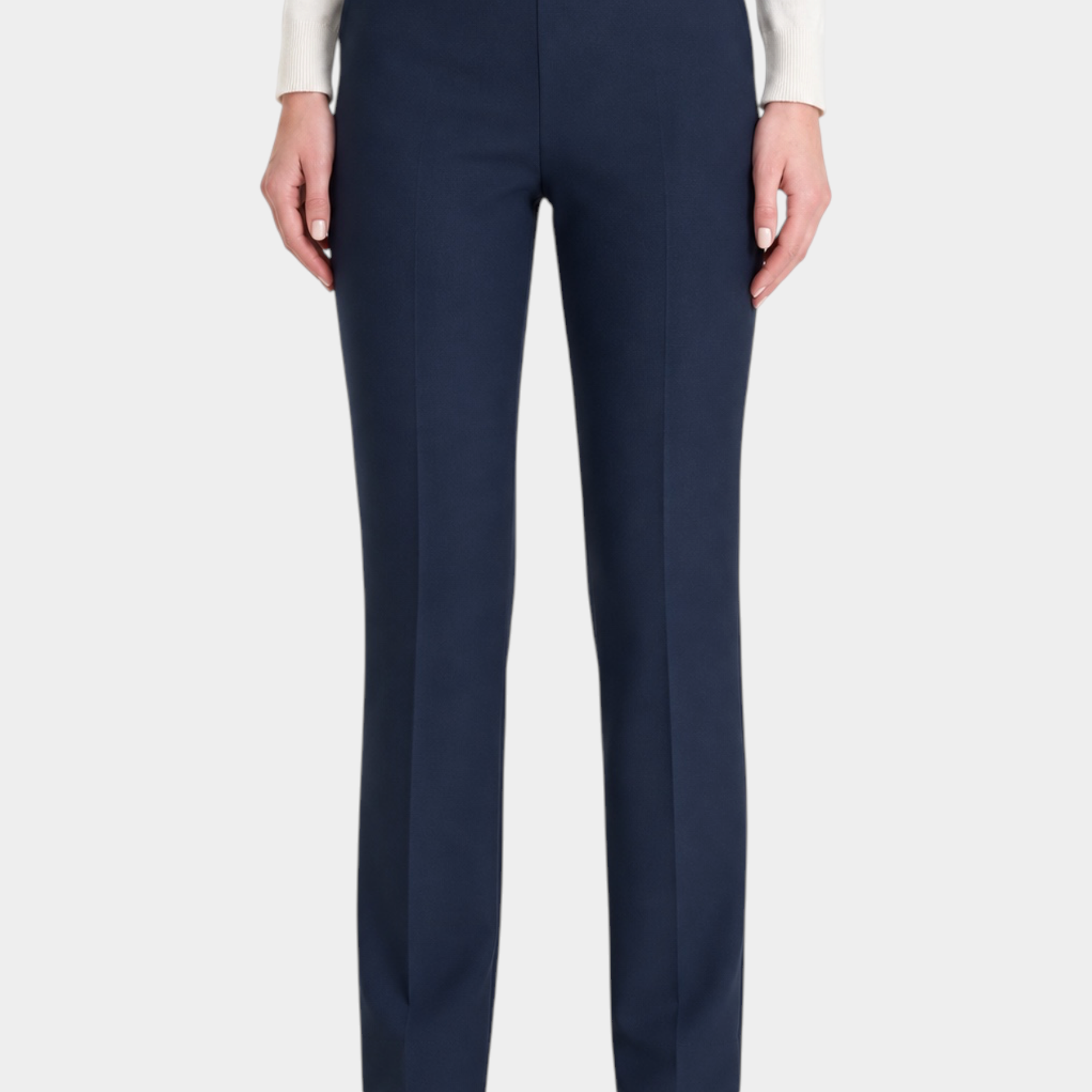 Pantalone dritto blu Follower SRL in tessuto compact con tasche, indossato con maglia chiara e sneakers bianche