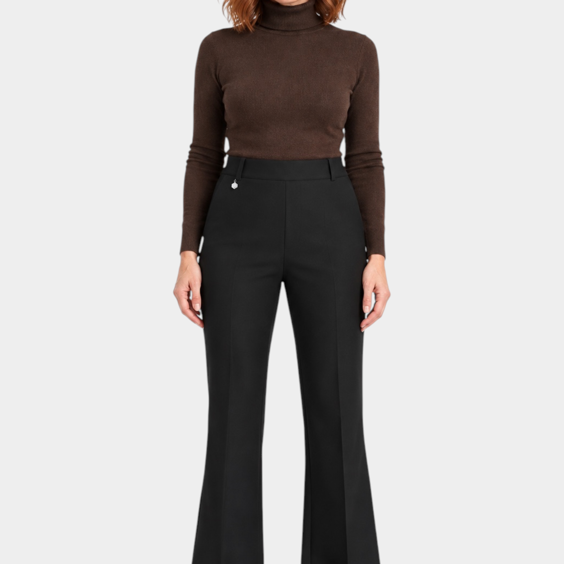Modella indossa pantaloni flare neri Follower SRL in tessuto compact con tasche e vita alta