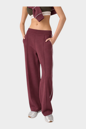 Pantalone jogger donna Follower SRL color bordeaux con linea laterale a contrasto e logo GUESS ricamato